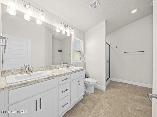 Building Photo - 695 Lantana St