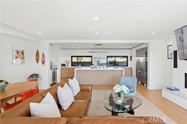 Building Photo - 2880 Zell Dr