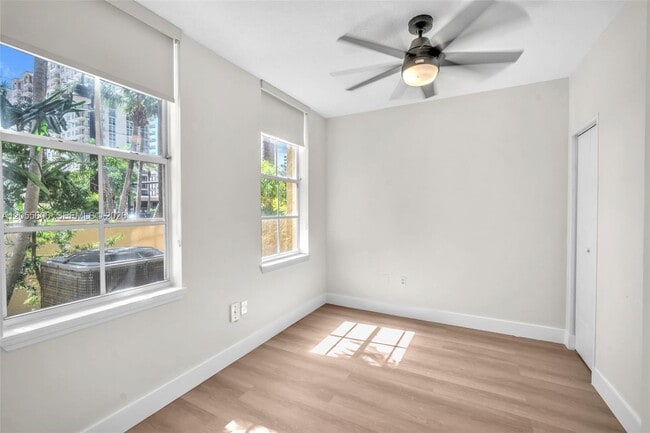Building Photo - 2065 S Ocean Dr