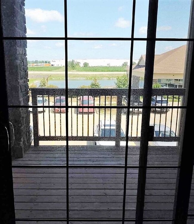 Building Photo - $1295 | 2 Bedroom, 2 Bathroom CONDO | PET ...