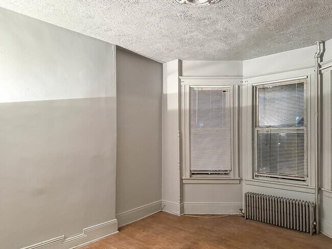 Building Photo - 57 Roosevelt Ave