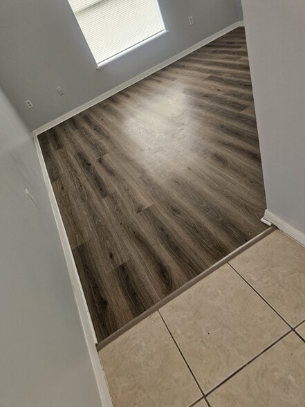 Building Photo - 302 Aylesbury Ct