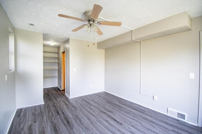 Building Photo - 1220 Hillcrest Dr