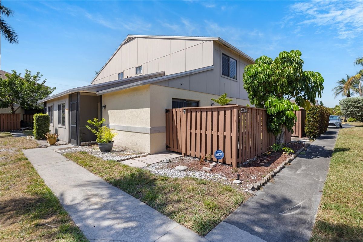 Building Photo - 5276 Cedarbend Dr