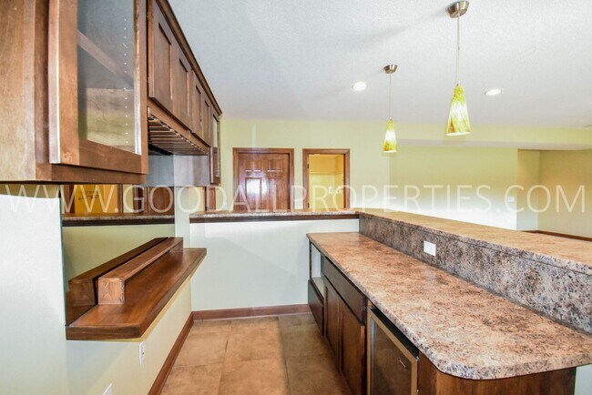 Building Photo - Beautiful 4 Bedroom in Waukee