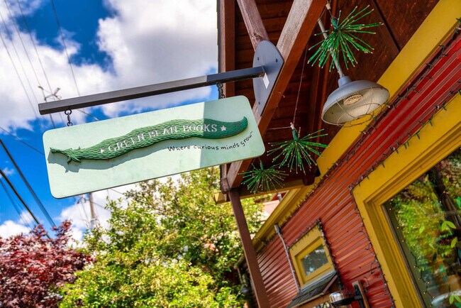 Building Photo - 5018 NE 26th Ave