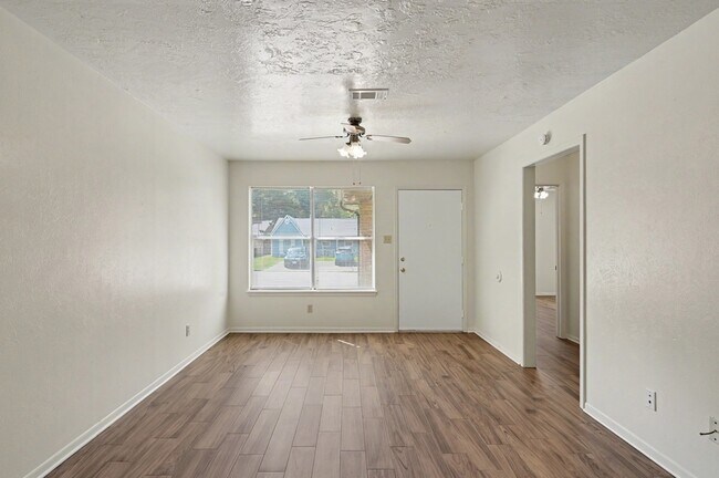 Building Photo - 1605 Hazelwood St