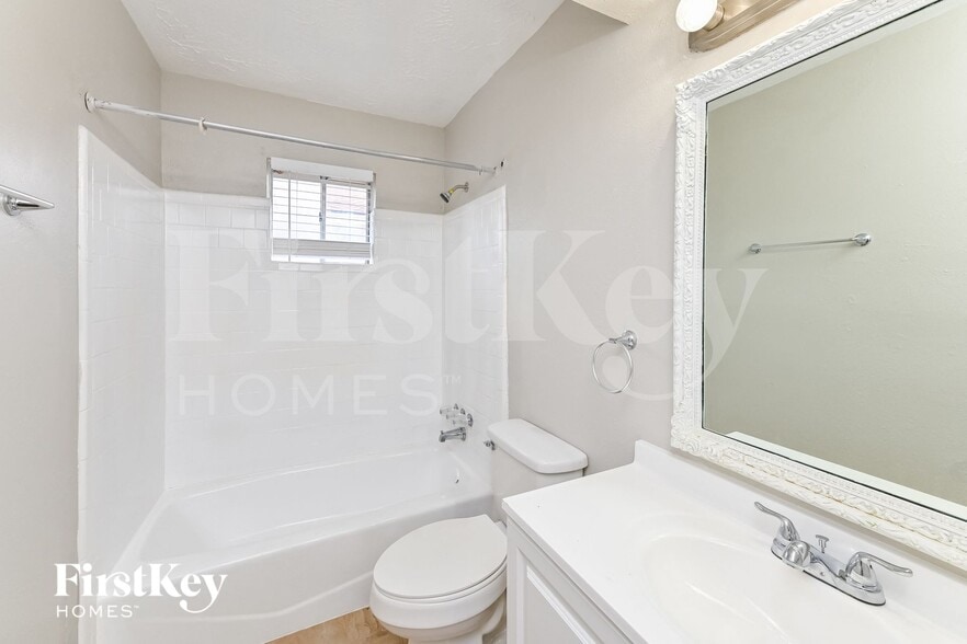 Building Photo - 9702 Desert Flower Ln