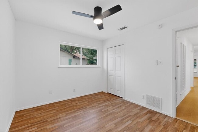 Building Photo - 9807 Dallum Dr