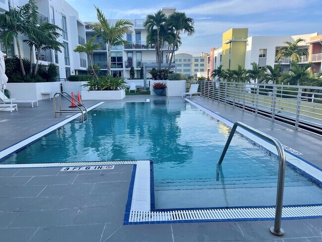 Building Photo - 111 SE 1st Ave