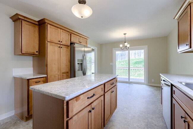 Building Photo - 3 Bedroom Bellevue Home!!