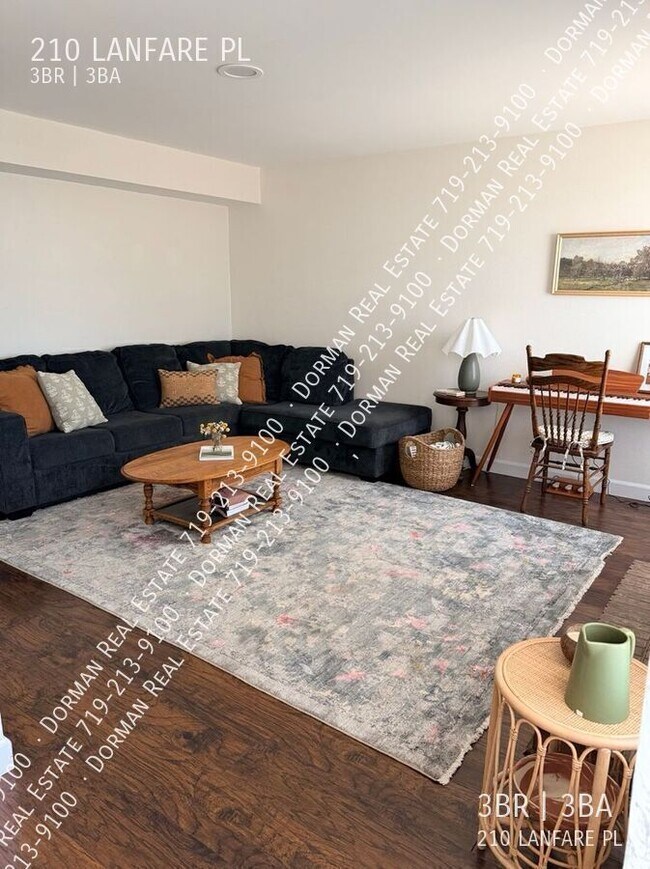 Building Photo - 210 Lanfare Pl