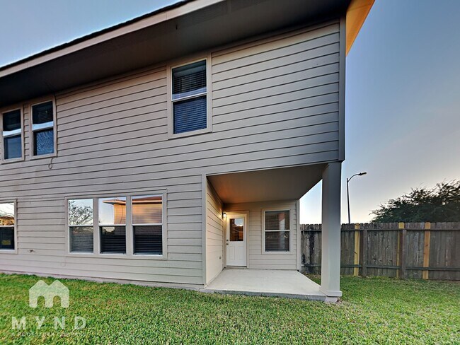 Building Photo - 10507 Scenic Cove Ct