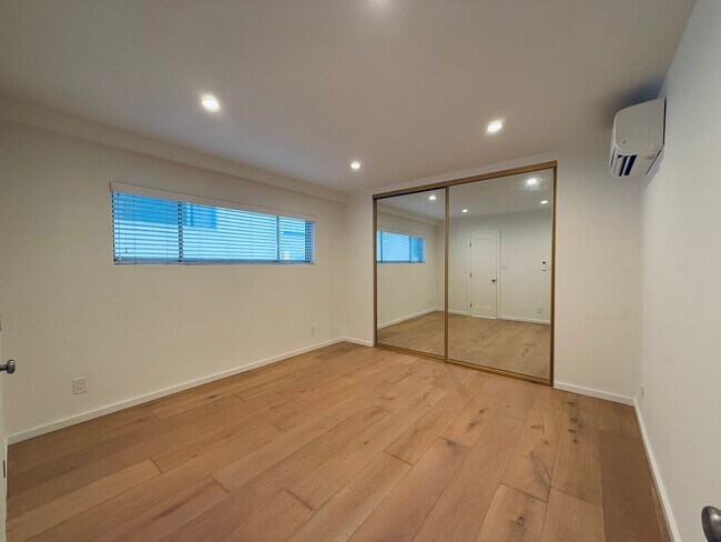 Building Photo - 517 Pier Ave