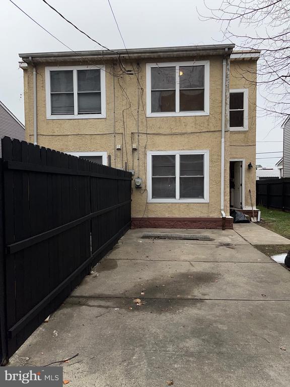 Building Photo - 1324 N Hancock St