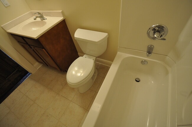 Building Photo - Walk to UK - Pre Leasing Now for the Fall Semester 2026