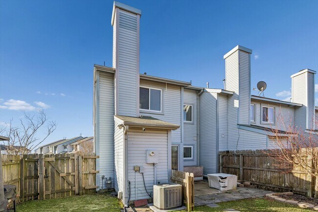 Building Photo - 762 Quesnel Dr