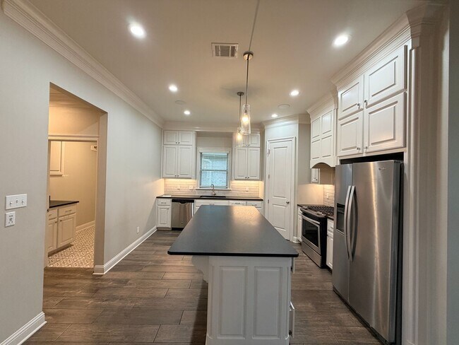 Building Photo - Gated Community Close to Barksdale Air Force Base...
