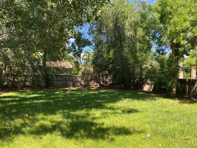 Building Photo - STUDENTS WELCOME! 4 Bed 3 Bath Home in West Ft Collins w/ Garage and Fenced Yard - Lawn Care Incl...