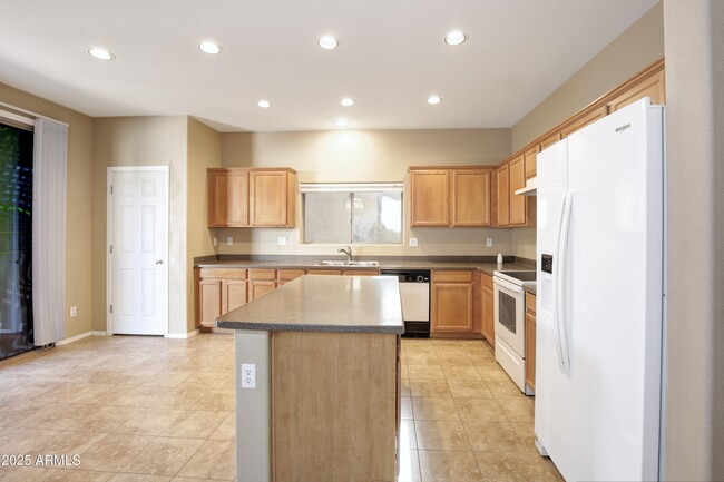 Building Photo - 18515 W Sunbelt Dr
