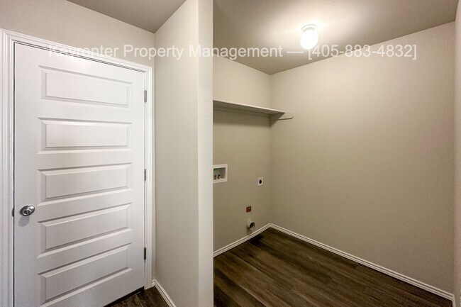 Building Photo - Gorgeous 4 Bed 2 Bath Home in Heart Of Yukon!