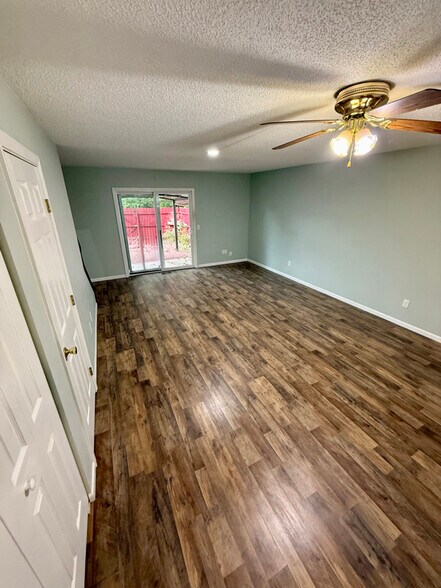 Building Photo - 2759 Pin Oak Dr