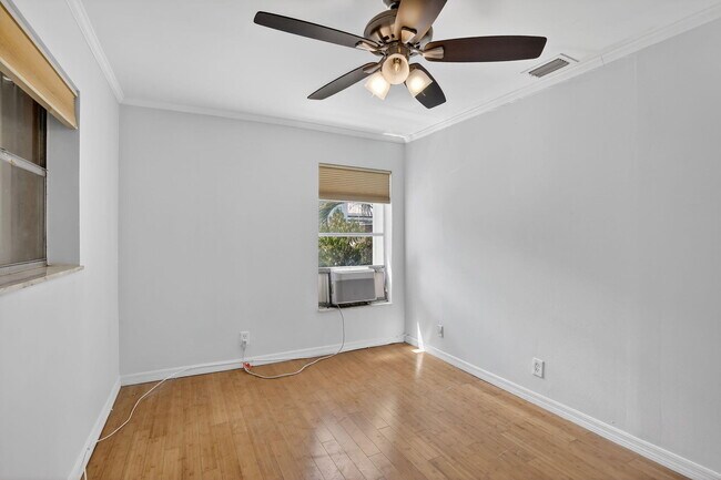 Building Photo - 5514 SW 44th Terrace