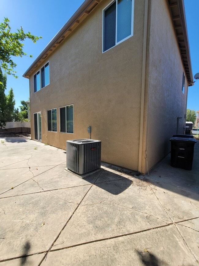 Building Photo - North Natomas-  NEWLY REMODELED