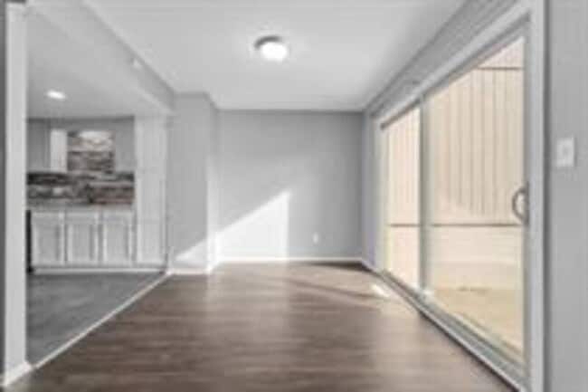 Building Photo - 606 NW Valleybrook Rd
