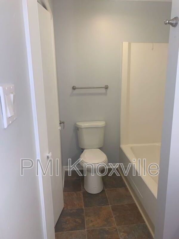 Building Photo - 9120 Woodpark Ln NW