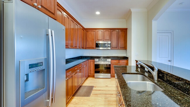 Building Photo - 407 E Hull St