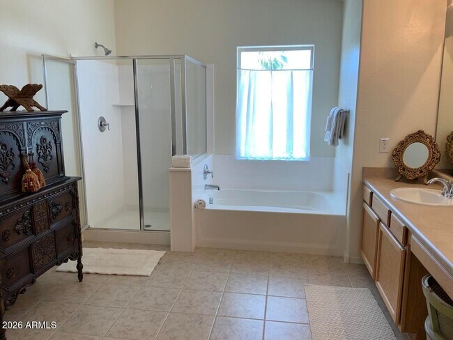 Building Photo - 2114 E Aire Libre Ave