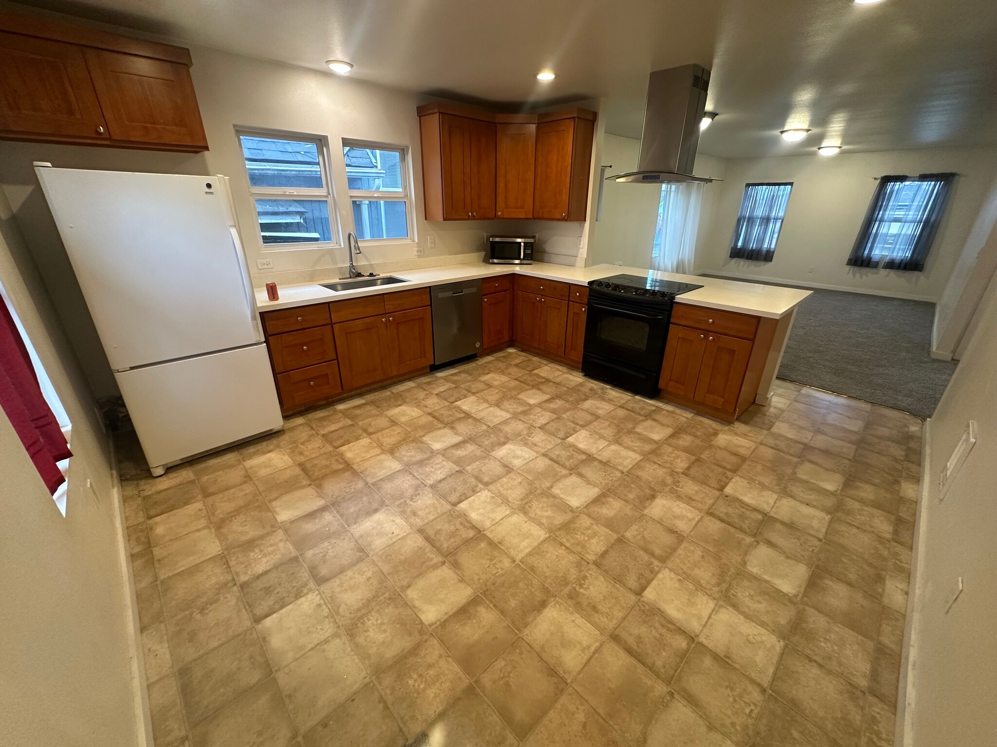 Spacious kitchen open to living room - 2413 Everett Ave