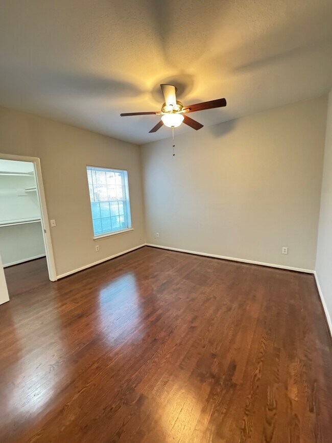 Building Photo - 9809 Richmond Ave.