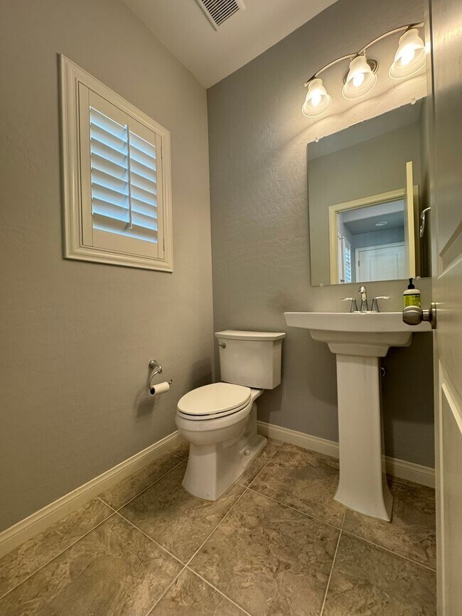 Building Photo - Beautiful Southwest Las Vegas Home in Gate...