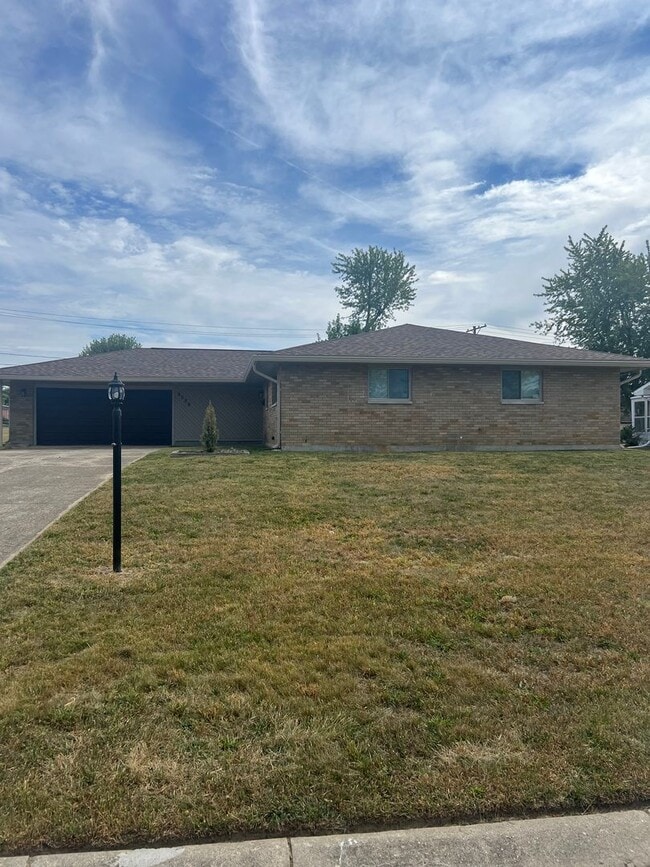 Building Photo - fully renovated 3 bedroom