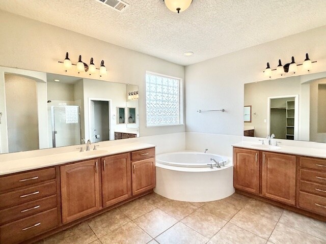 Building Photo - 15 Los Miradores Dr NE