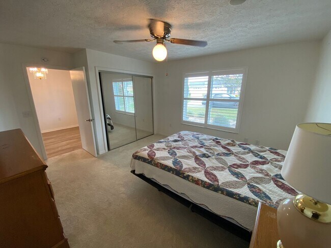 Building Photo - Welcome home to this bright, beautifully maintained 2-bedroom, 2-bath Stonecrest home, offered mo...