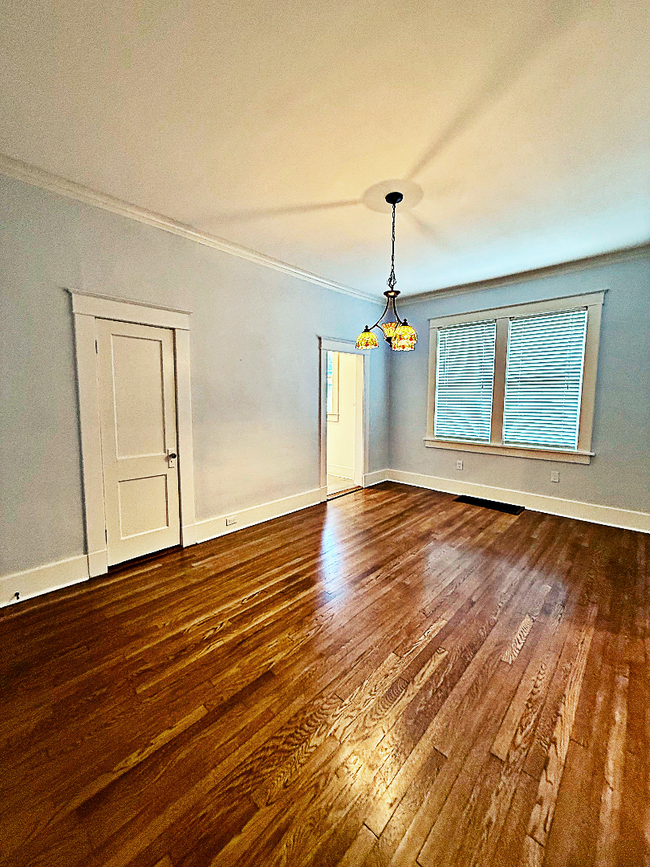 Building Photo - Beautifully Updated Historic Home in Midto...