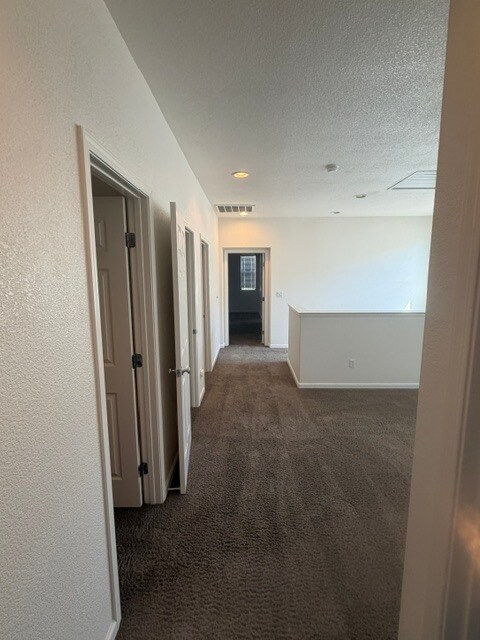 Building Photo - Gorgeous Modesto Home 3 Bedroom 2.5 Bathroom
