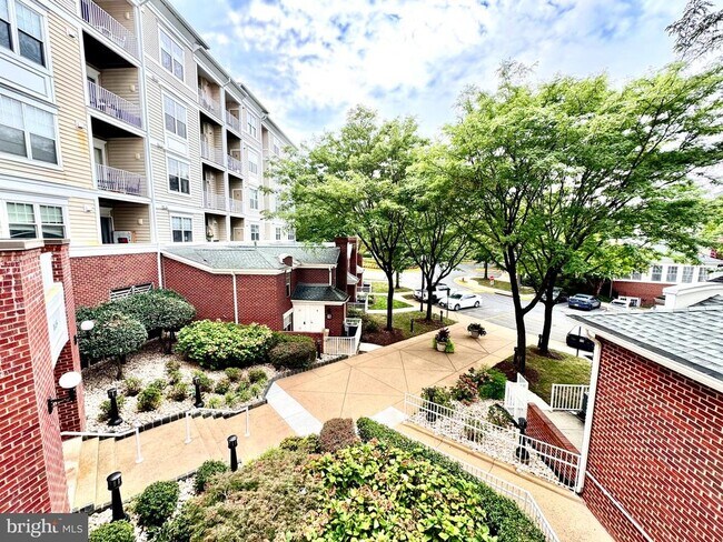 Building Photo - 1645 International Dr