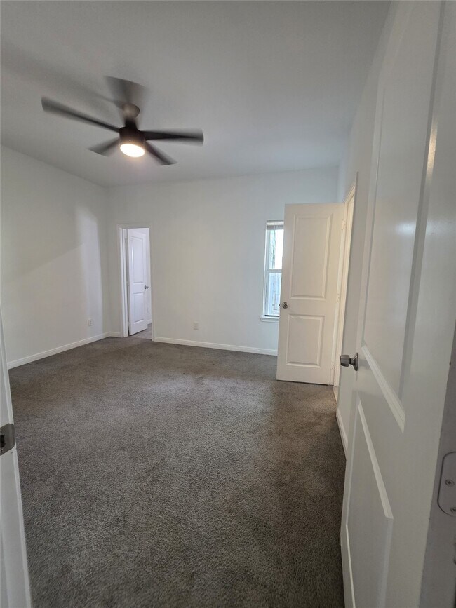 Building Photo - 825 Omeara