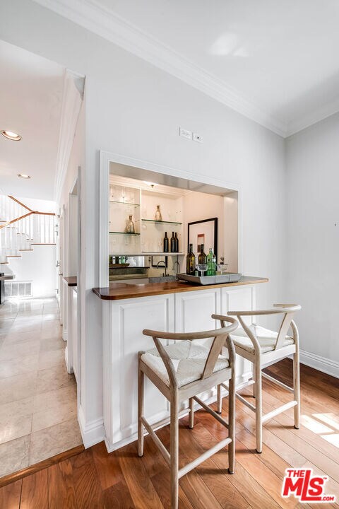 Building Photo - 547 Loring Ave