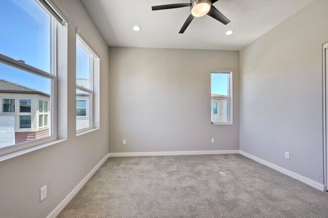 Building Photo - 16242 Camden Cir