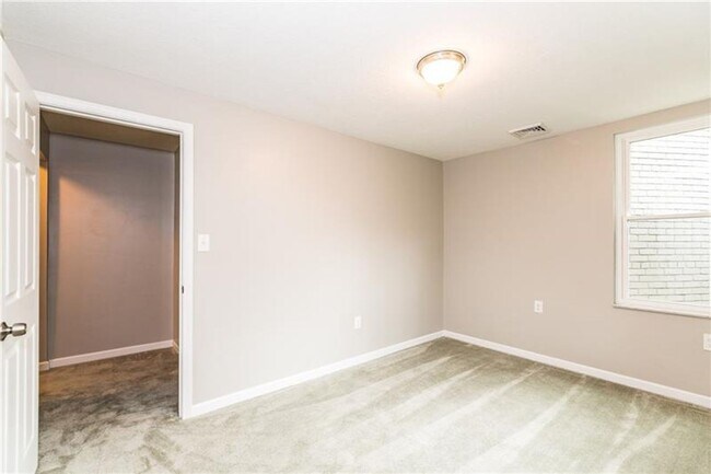 Building Photo - Beautiful 2 bed, 2.5 bath luxury home in S...