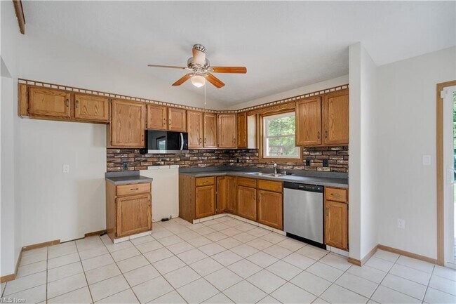 Building Photo - 624 Angiline Dr
