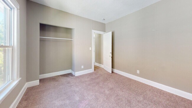 Building Photo - 3633 E 143rd St