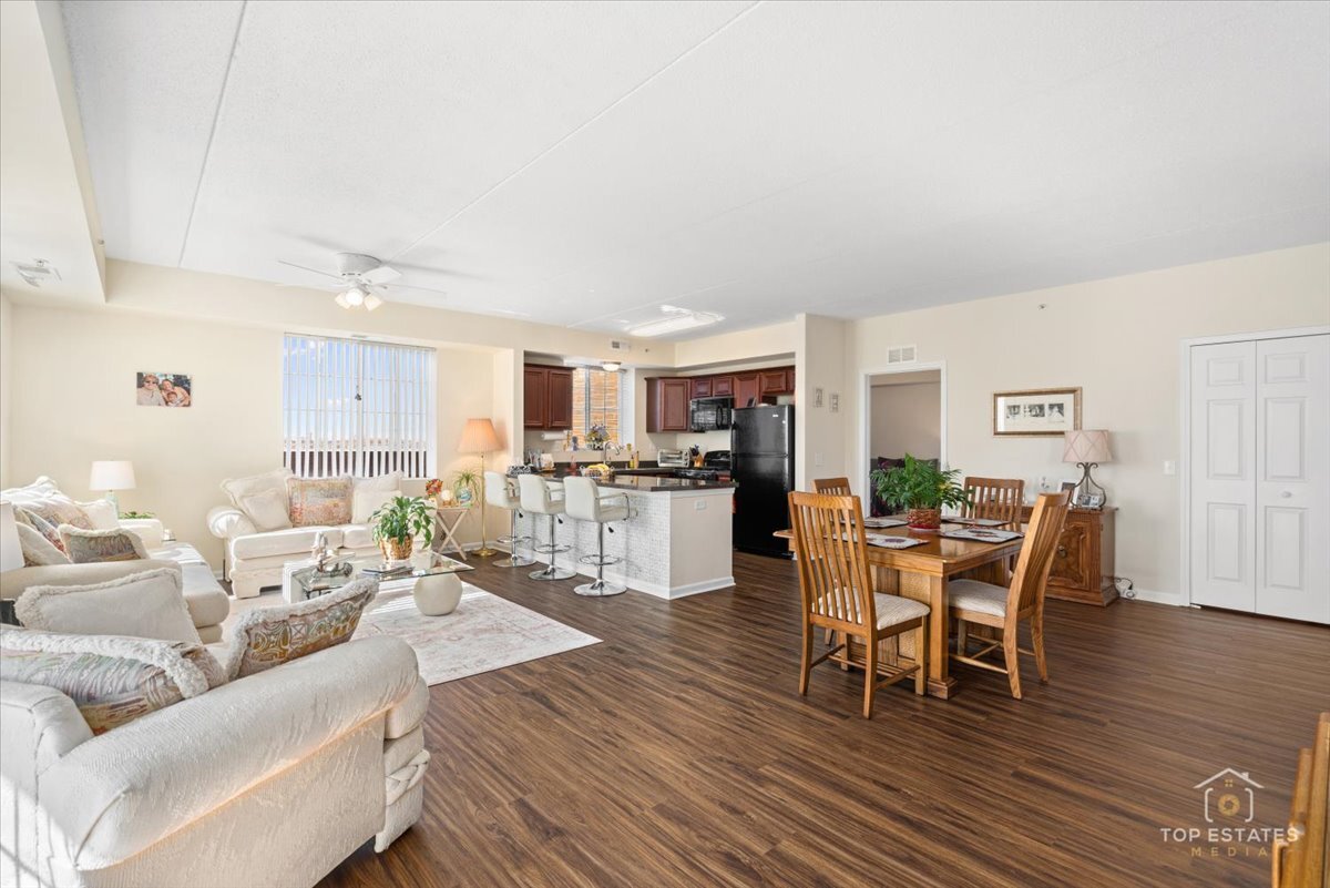 Building Photo - 238 E Irving Park Rd