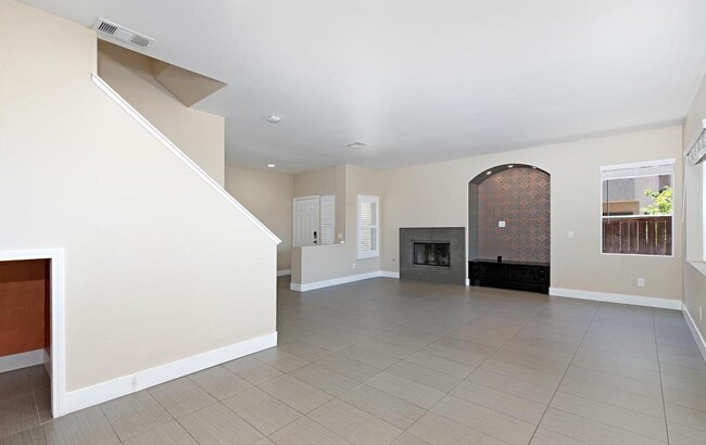 Building Photo - 6313 Avenida De Las Vistas