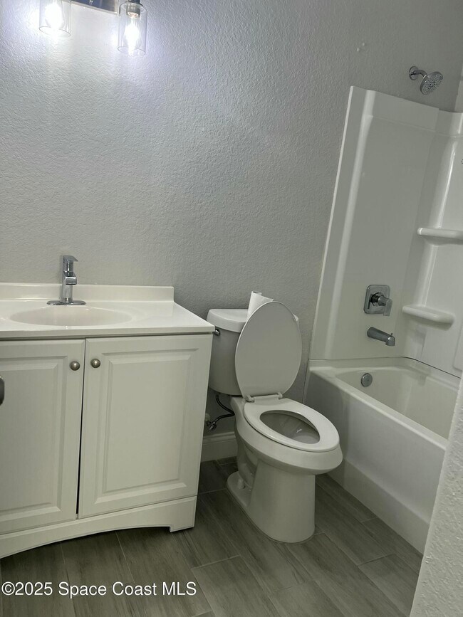 Building Photo - 571 San Filippo Dr SE